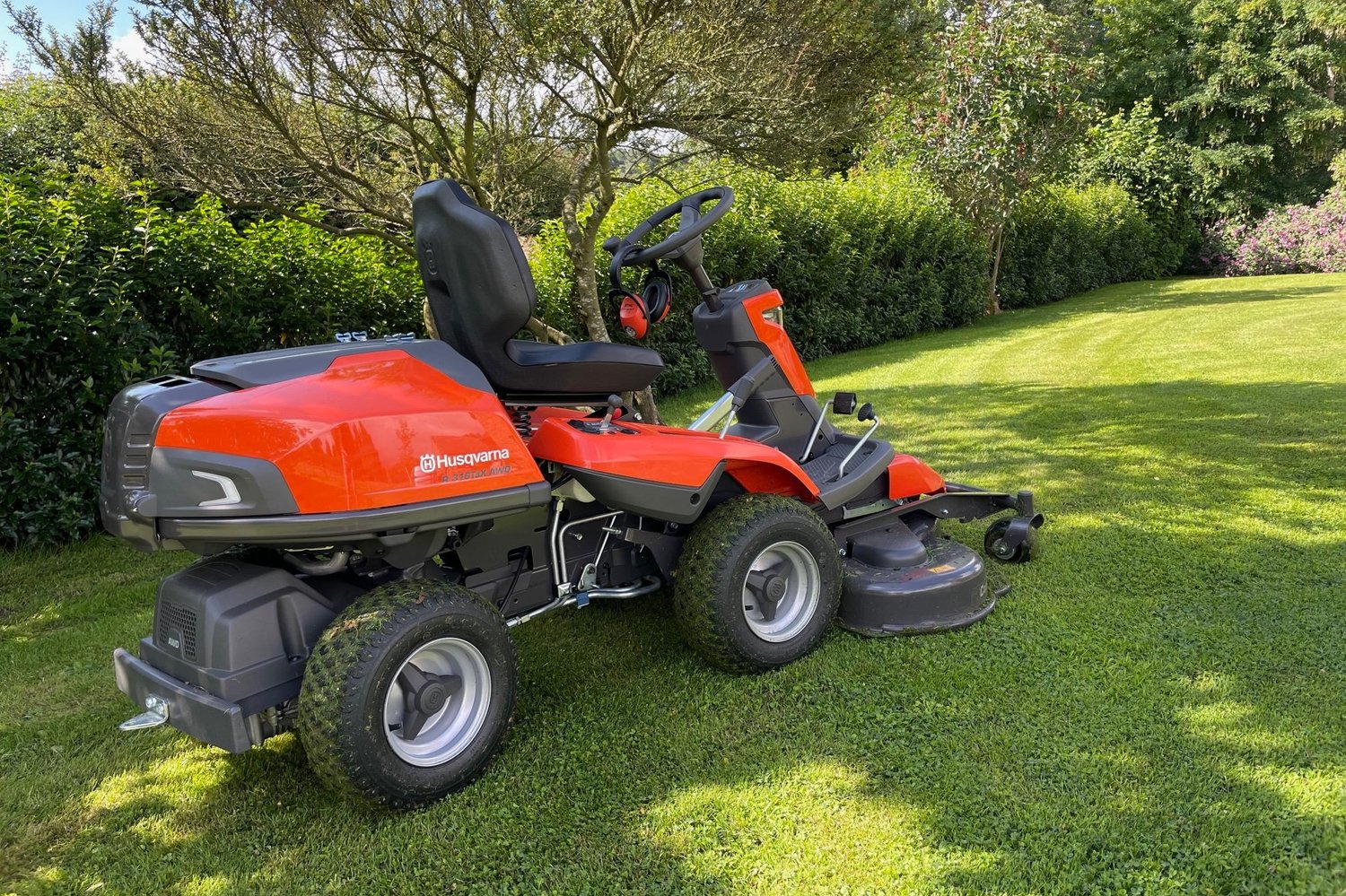 A Beginner’s Guide To Operating A Lawn Tractor Safely