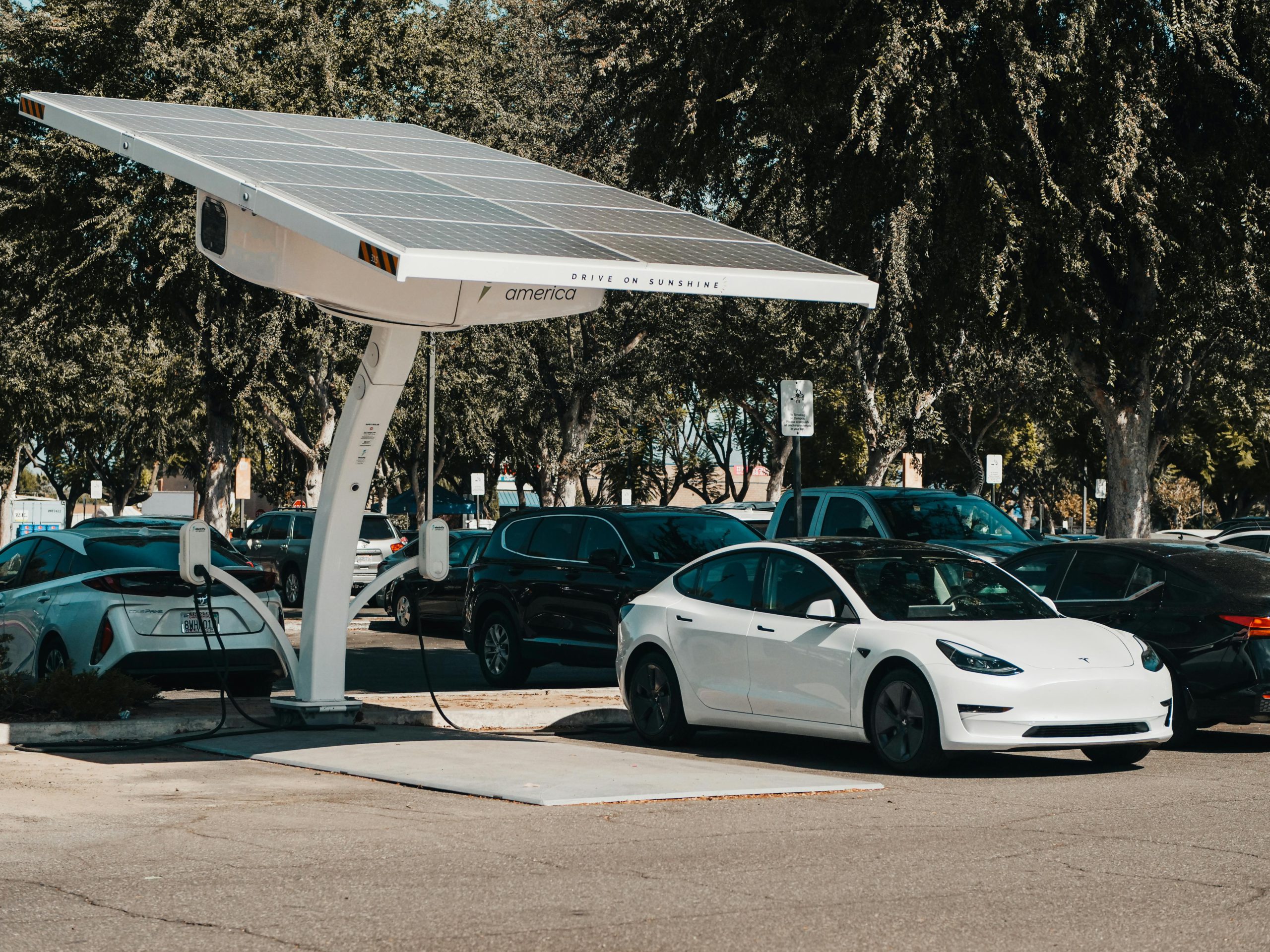 Electric Vehicle Innovations Reshaping Urban Transportation Habits